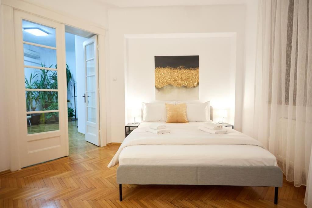 Caragiale Apartment Boekarest Buitenkant foto