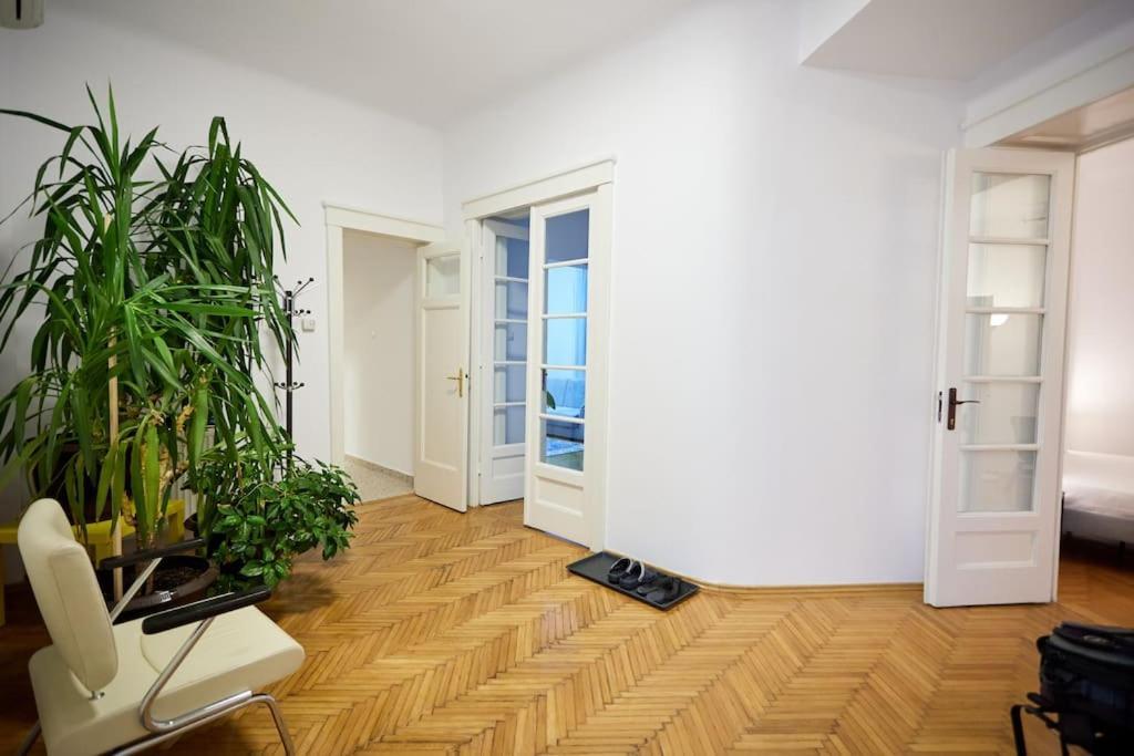 Caragiale Apartment Boekarest Buitenkant foto