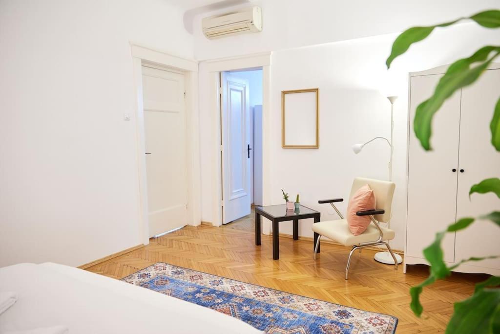Caragiale Apartment Boekarest Buitenkant foto