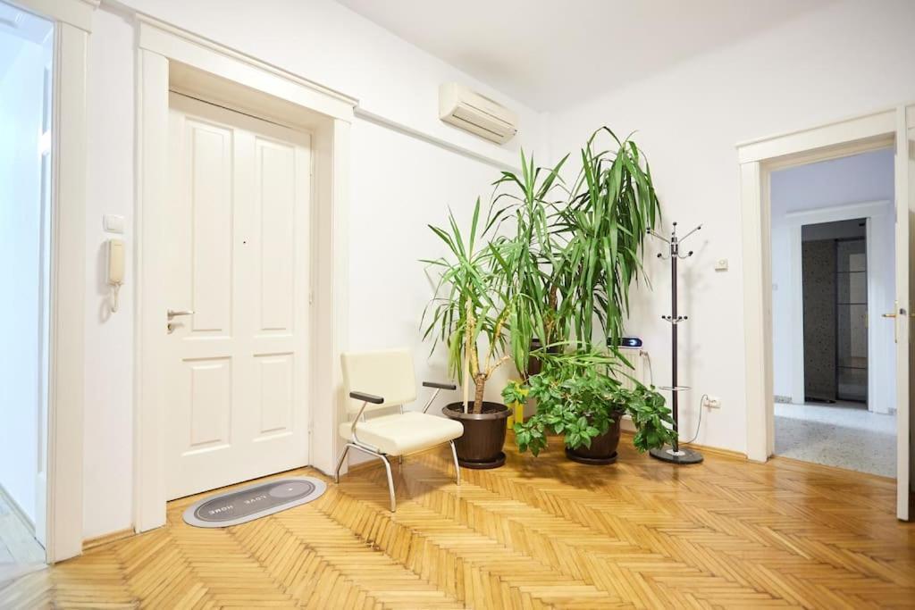 Caragiale Apartment Boekarest Buitenkant foto