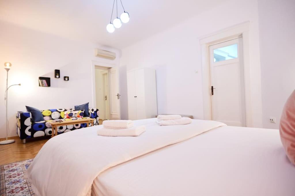 Caragiale Apartment Boekarest Buitenkant foto